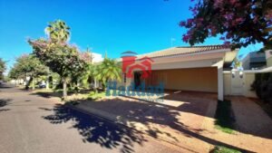 BELA CASA EM CONDOMINIO FECHADO Ref: 3479