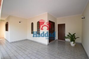 CASA EM OTIMO ESTADO DE CONSERVAÇÃO E LOCALIZAÇÃO, A VENDA EM BIRIGUI SP Ref: 13291