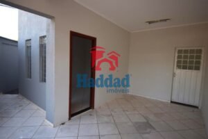 BELO SOBRADO ESQUINA EM RUA BASTANTE MOVIMENTADA… Ref: 15030