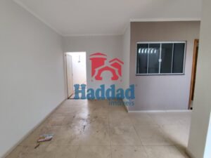 CASA COM 3 QUARTOS À VENDA Ref: 15156