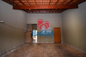CASA COM DOIS DORMITORIOS COM ÓTIMA LOCALIZAÇÃO Ref: 15462
