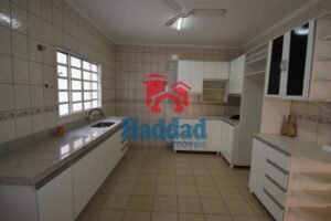 SOBRADO EM OTIMAS CONDIÇOES COM 3 DORMITORIOS Ref: 8613