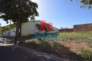 TERRENO BEM LOCALIZADO, 300 M² ENTRADA DO LOTEAMENTO, PROXIMO A RODOVIA Ref: 14461