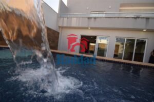 4 SUÍTES, SENDO 3 EM CIMA COM UMA SALA INTIMA + 1 SUITE EM BAIXO Ref: 15381