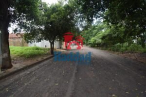 TERRENO COM CONTRUÇÃO DOS DOIS LADOS Ref: 15538