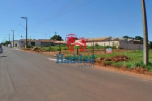TERRENO NO RESIDENCIAL YPÊ, COM MEDIDAS DIFERENCIADAS 22,34 X 19,75 X 29,66 X 3,25, TOTAL DE 268,63 M², BAIRRO EM DESENVOLVIMENTO, FÁCIL ACESSO AO CENTRO DA CIDADE E A CIDADE VIZINHA, ÓTIMA OPORTUNIDAD. PARA MAIS INFORMAÇÕES CONSULTAR UM DE NOSSOS CORRETORES. Ref: 3977 - DSC_0002