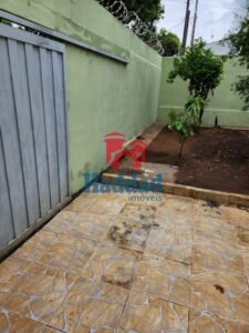 CASA COM SALÃO COMERCIAL  E OTIMA LOCALIZAÇÃO Ref: 6187 - F06187I