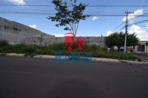 TERRENO COM OTIMA LOCALIZAÇÃO Ref: 9589