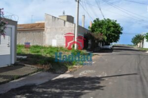 TERRENO COM 250 M² EM UM BAIRRO NOVO COM TODA INFRAESTRUTURA, PRÓXIMO AS RODOVIAS E A CINCO MINUTOS DO CENTRO, COM CONSTRUÇÕES NOVAS, FINANCIAMENTO PARA PROCESSO MINHA CASA MINHA VIDA E IMOBILIÁRIO. PARA MAIS INFORMAÇÕES CONSULTAR UM DE NOSSOS CORRETORES. Ref: 10519 - F10519B