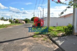 TERRENO COM 250 M² EM UM BAIRRO NOVO COM TODA INFRAESTRUTURA, PRÓXIMO AS RODOVIAS E A CINCO MINUTOS DO CENTRO, COM CONSTRUÇÕES NOVAS, FINANCIAMENTO PARA PROCESSO MINHA CASA MINHA VIDA E IMOBILIÁRIO. PARA MAIS INFORMAÇÕES CONSULTAR UM DE NOSSOS CORRETORES. Ref: 10519 - F10519C