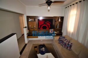 ÓTIMA CASA DE MEIO LOTE QUADRADO GRANDE Ref: 13171