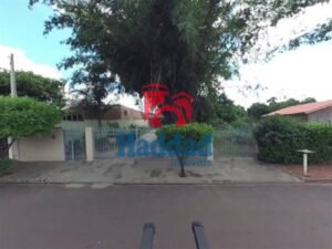 CASA COM TERRENO GRANDE PARA VENDA Ref: 13765