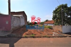 TERRENO EM AREA RESIDENCIAL. LOCAL TRANQUILO Ref: 13824