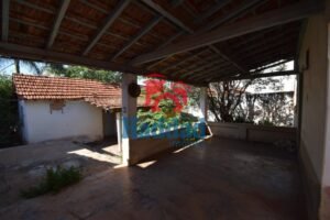 CASA NO CENTRO, ANTIGA, POSSUINDO 3 DORM, SALA, COZ, BH, GARAGE. A.S., QUINTAL GRANDE. 410,10 M² TR Ref: 14053