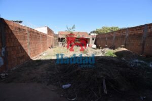 SALÃO COMERCIAL E EDÍOCULA SEM TERMINAREDÍCULA NO FUNDO COM UM QUARTO UM WC E VARANDA, SEM TERMINAR, NA FRENTE SALÃO COMERCIAL, SEM TERMINAR E SEM PORTA Ref: 14108