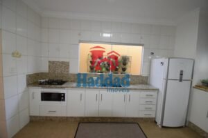 CASA MUITO BOA, REFORMADINHA, 3 QUARTOS 1 SUÍTE COM CLOSSET E ARMÁRIOS, AR CONDICIONADO, ÓTIMO ACABAMENTO, VAGA PARA 4 CARROS. Ref: 14135 - DSC_0035