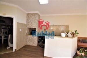 CASA MUITO BOA, REFORMADINHA, 3 QUARTOS 1 SUÍTE COM CLOSSET E ARMÁRIOS, AR CONDICIONADO, ÓTIMO ACABAMENTO, VAGA PARA 4 CARROS. Ref: 14135 - DSC_0013