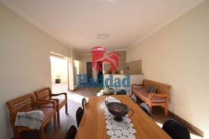 CASA MUITO BOA, REFORMADINHA, 3 QUARTOS 1 SUÍTE COM CLOSSET E ARMÁRIOS, AR CONDICIONADO, ÓTIMO ACABAMENTO, VAGA PARA 4 CARROS. Ref: 14135