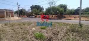 MEIO LOTE DE ESQUINA Á VENDA Ref: 14501