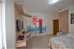BELISSIMA CASA, ÓTIMA LOCALIZAÇÃO, BAIRRO PROXIMO AO CENTRO, 3 DORMITÓRIOS, SENDO 1 SUÍTE, 4 VAGAS, ÓTIMA AREA DE LAZER…!! Ref: 14728 - DSC_0019