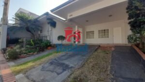 LINDA CASA EM CONDOMÍNIO FECHADO Ref: 14819