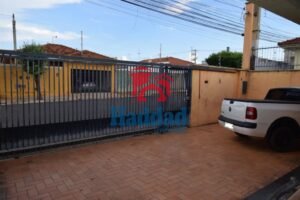 CASA BEM LOCALIZADA A VENDA Ref: 14871