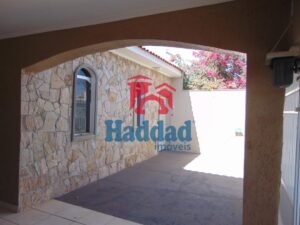 CASA FUNCIONAL TERRENO 215M², CONSTRUÍDA 160M² Ref: 15069