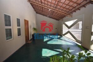 CASA TERRENO INTEIRO, BEM LOCALIZADA Ref: 15380