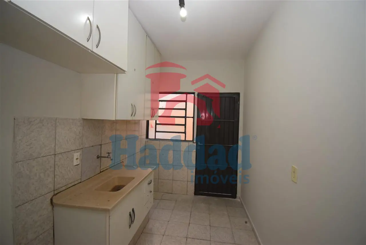 KITNET PROXIMO A AVENIDA EUCLIDES MIRAGAIA EM BIRIGUI!!! Ref: 10502 - 08