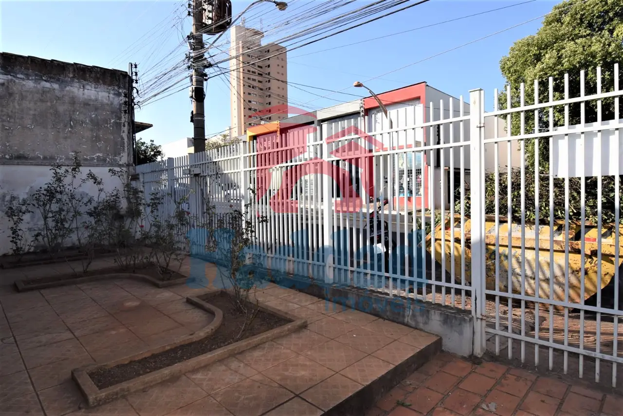 CASA COM AREA GRANDE NO CENTRO Ref: 14025 - DSC_0006