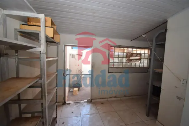 SALÃO COMERCIAL POSSUINDO CERCA DE 85 M², COZINHA GRANDE, DEPOSITO, VARIOS JOGOS DE MESA E CADEIRA, TELEVISÃO, FREEZER, GELADEIRA, AR CONDICONADO E VENTILARORES. Ref: 15481 - DSC_0042