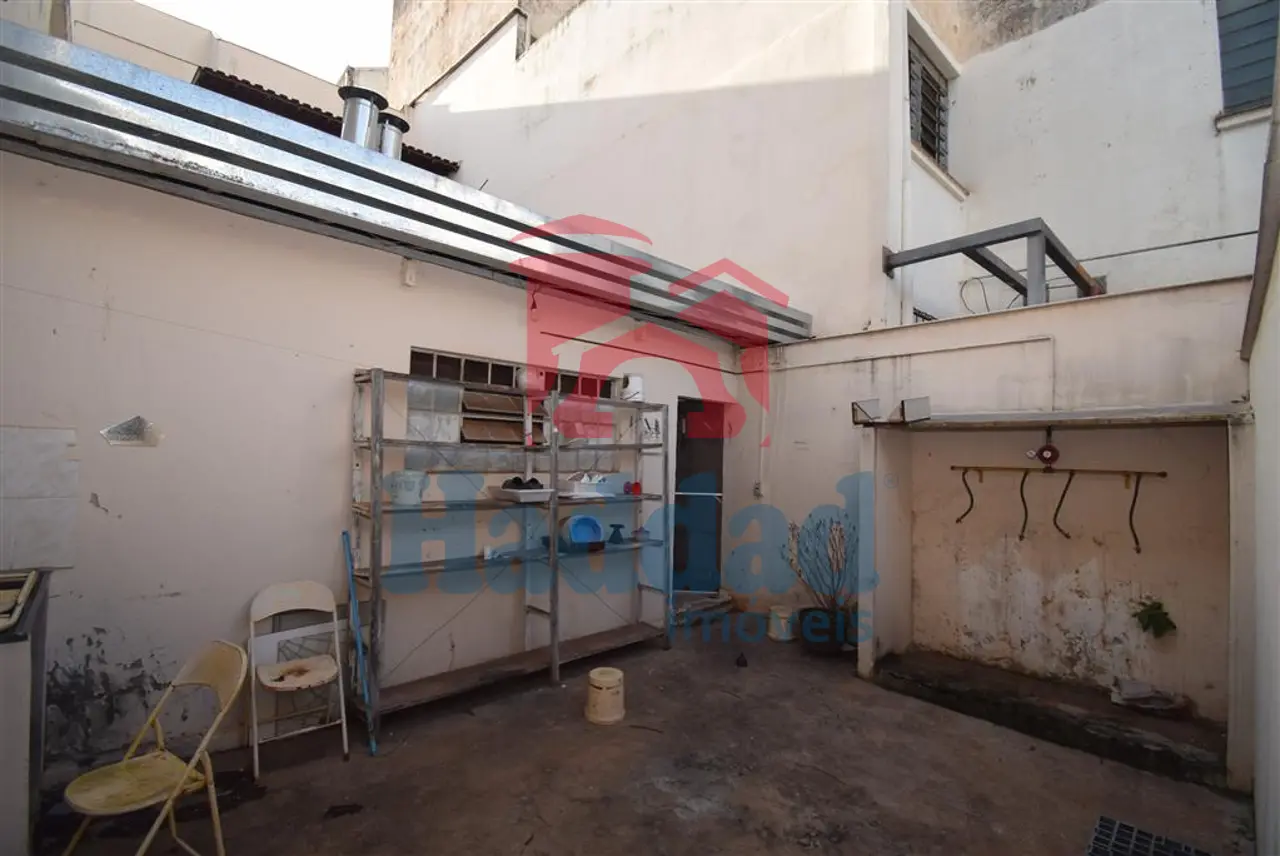 SALÃO COMERCIAL POSSUINDO CERCA DE 85 M², COZINHA GRANDE, DEPOSITO, VARIOS JOGOS DE MESA E CADEIRA, TELEVISÃO, FREEZER, GELADEIRA, AR CONDICONADO E VENTILARORES. Ref: 15481 - DSC_0045