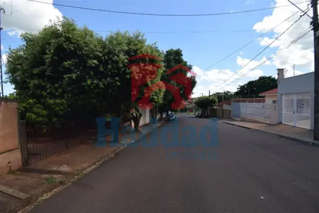 TERRENO COM 427,30 METROS COM TRES CASAS ANTIGAS OTIMO PRA INVESTIR Ref: 15530 - DSC_0001