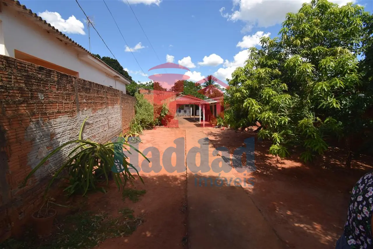 TERRENO COM 427,30 METROS COM TRES CASAS ANTIGAS OTIMO PRA INVESTIR Ref: 15530 - DSC_0004