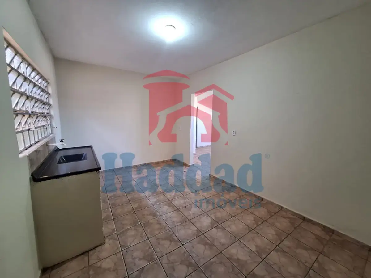 TERRENO COM TRÊS CASAS ÓTIMO PARA INVESTIR. Ref: 15618 - 10